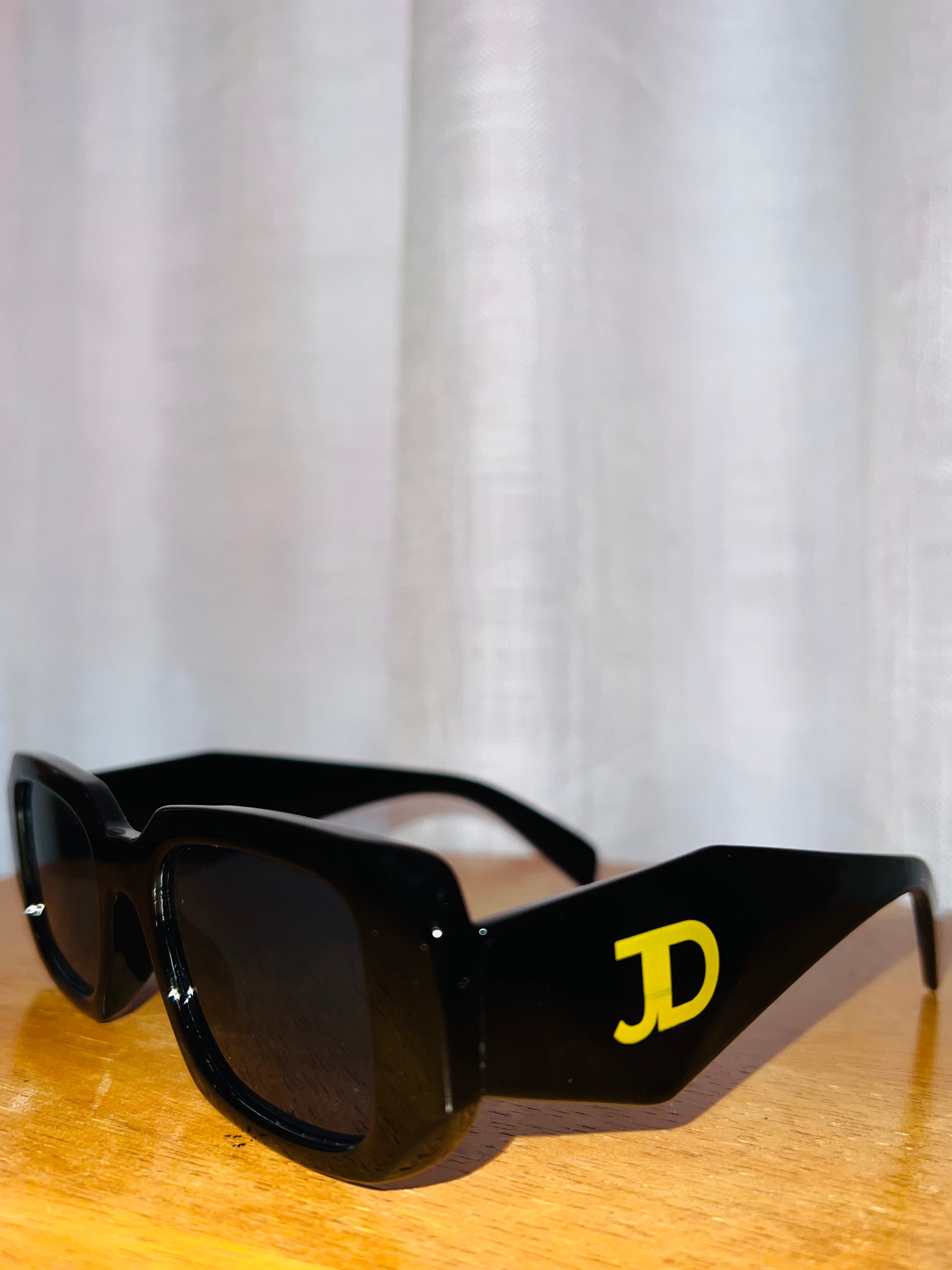 SUNGLASSES