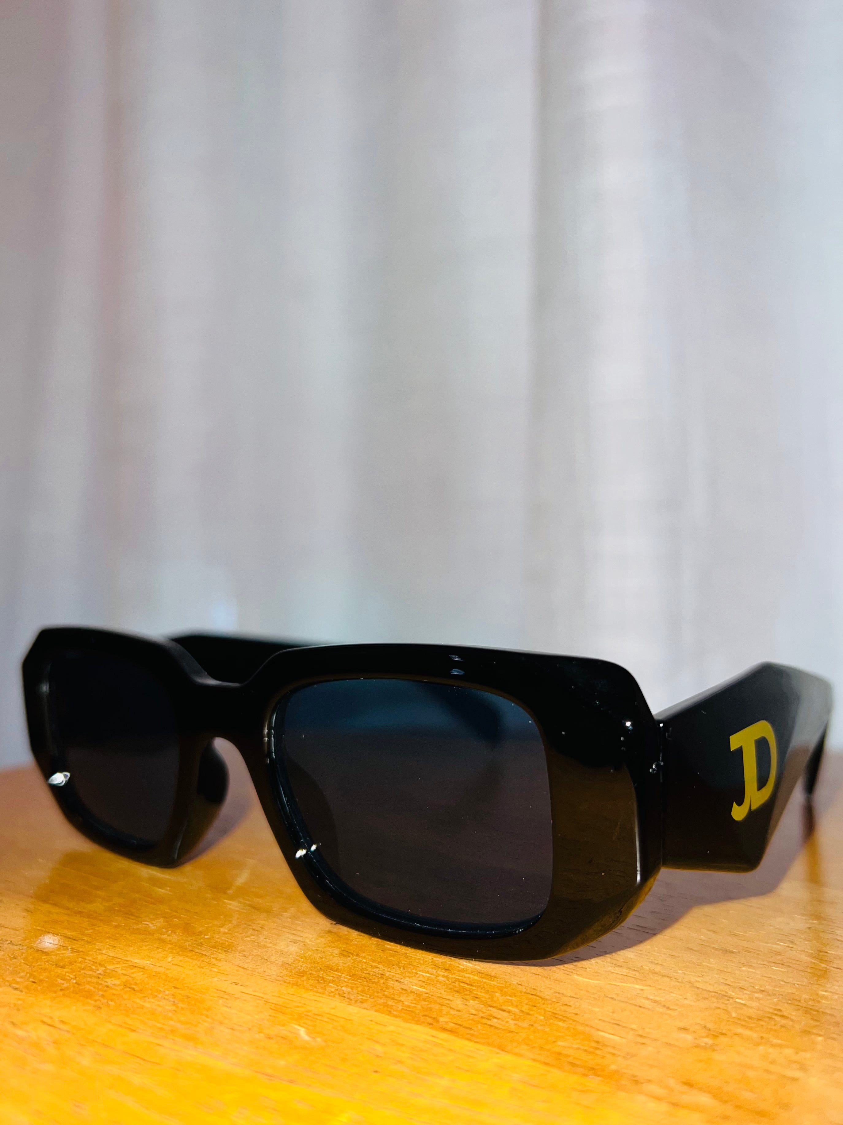 SUNGLASSES